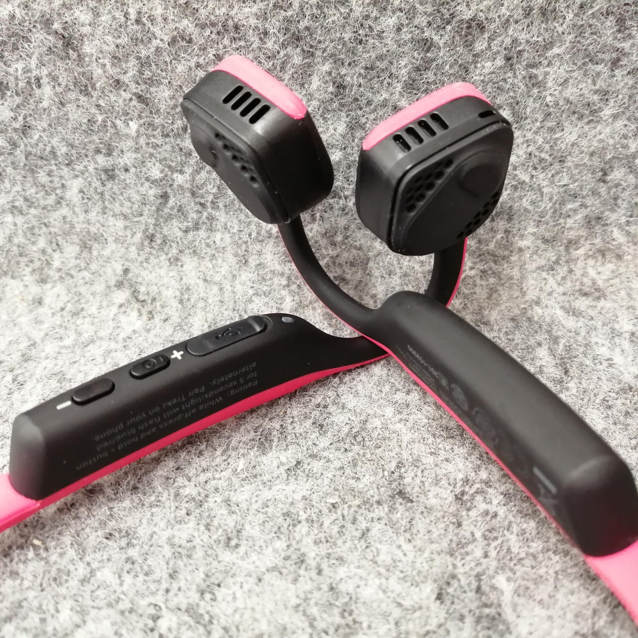 AfterShokz AS600 Trekz Titanium Wireless Bone Conduction Headphones Black-Pink