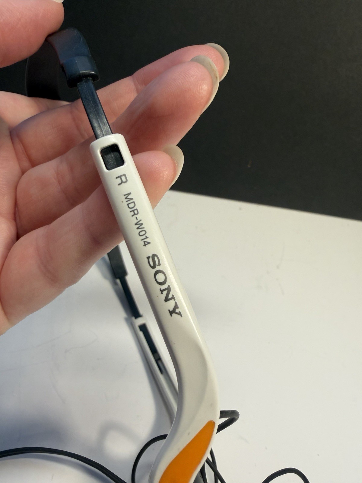 Sony MDR-W014 Sports Walkman White Orange In-Ear Headphones 3.5mm Jack Tested