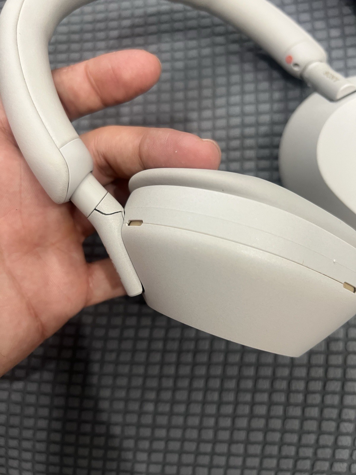 Sony WH-1000XM5 Wireless Over-Ear Bluetooth Headphones Beige YY2954