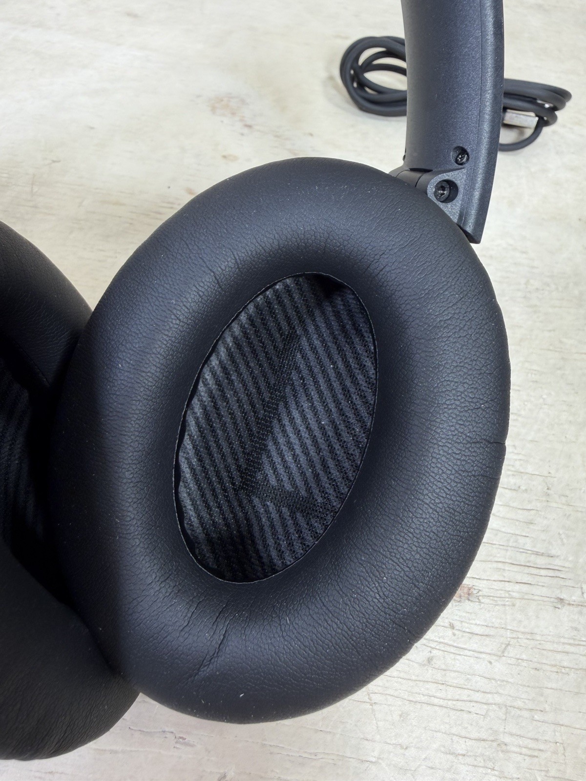 Bose QuietComfort 35 QC35 Noise Cancelling Headphones w/ Charge cable (no case)