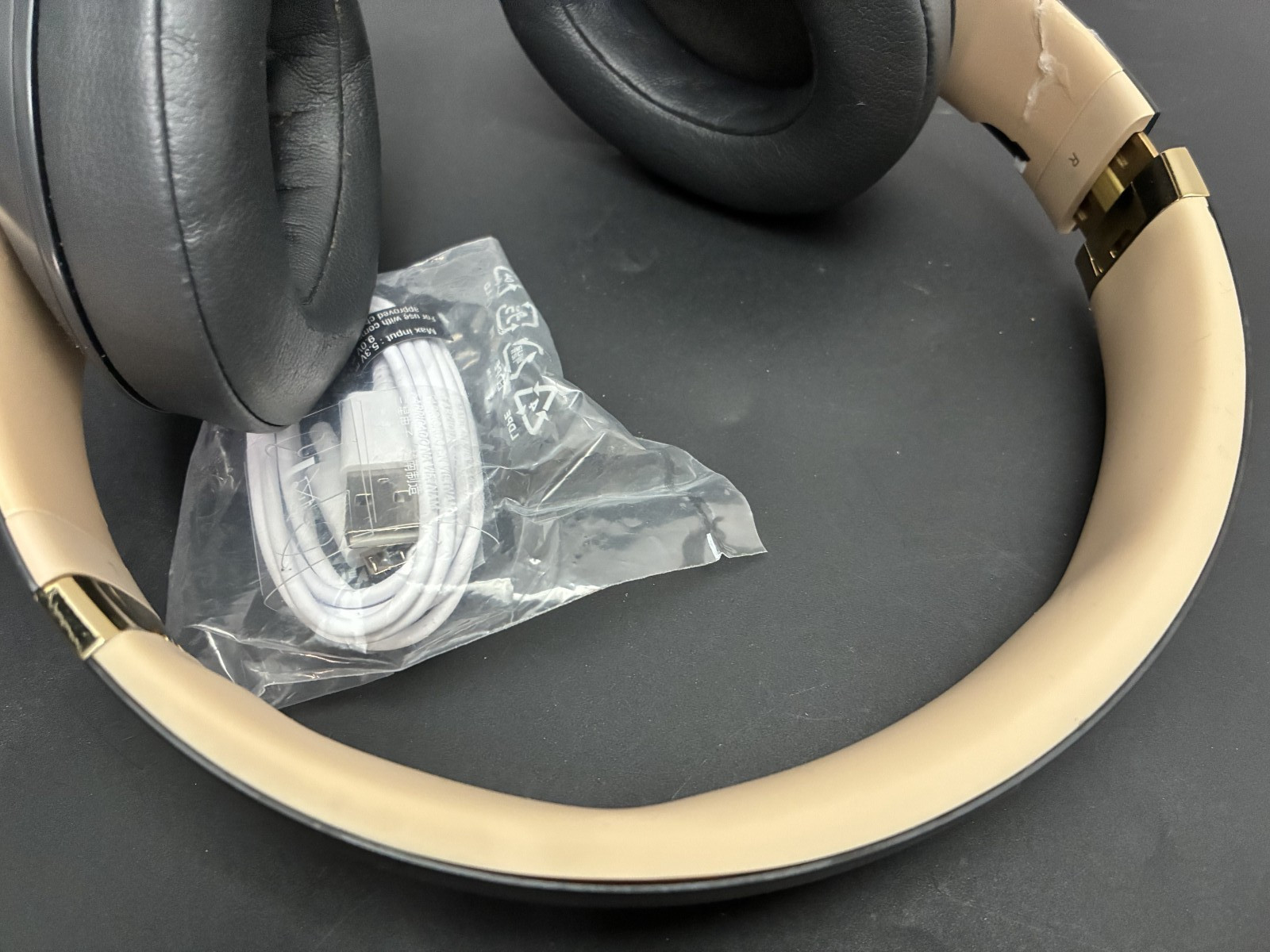 Original Beats by Dr. Dre Studio3 Studio 3 Wireless Headphones by Apple # 3B