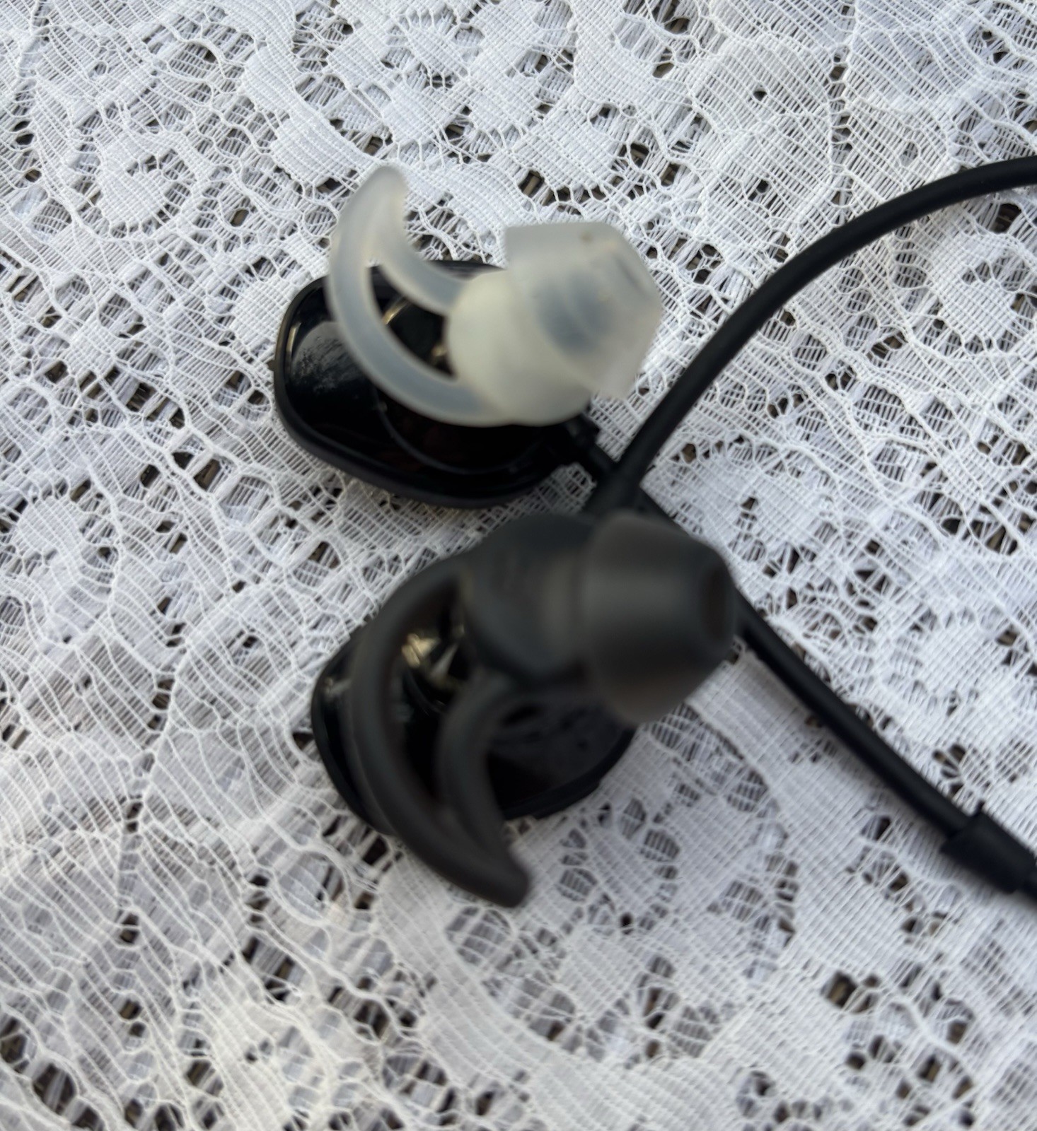 Bose SoundSport In-Ear Earbud Ear-Hook Wireless Bluetooth Mic Black Gray