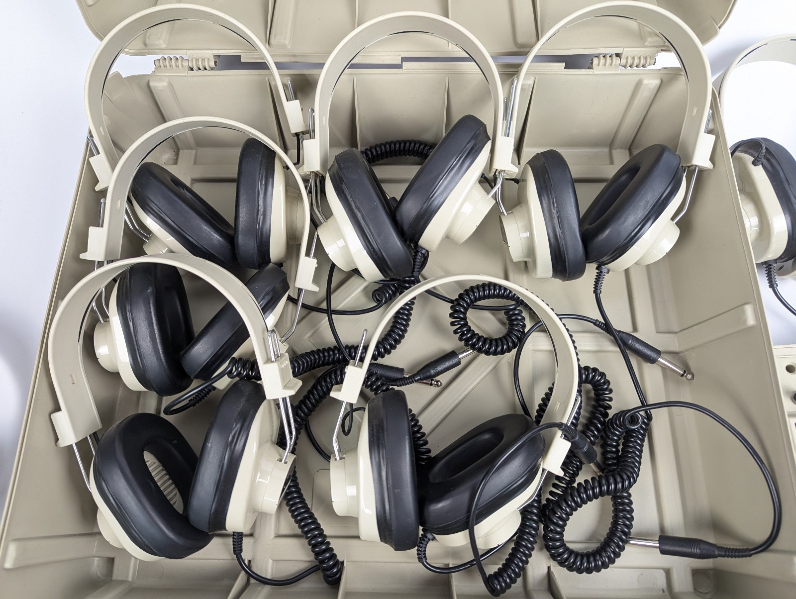 Califone 1218AV-PY Listening Center; 8 Pairs of Headphones Adjustable