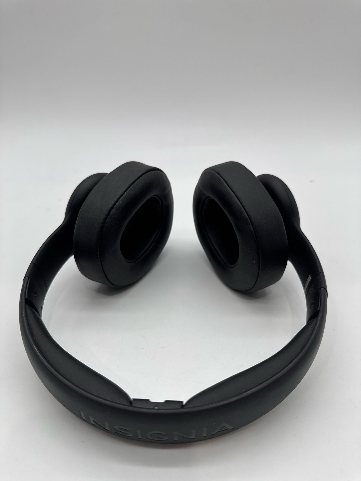 INSIGNIA RF Wireless Over-Ear Headphones Black NS-HAWHP2 (3)