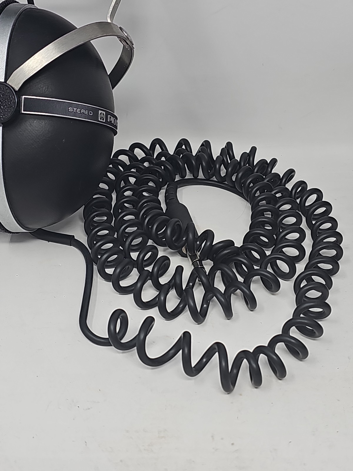 Pioneer SE-305 Stereo Over the Ear 1/4″ Jack Black Headphones