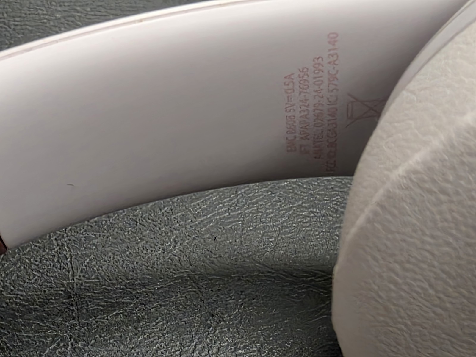 Beats Solo 4 Bluetooth Wireless On-Ear Headphones – Cloud Pink – MUW33LL/A