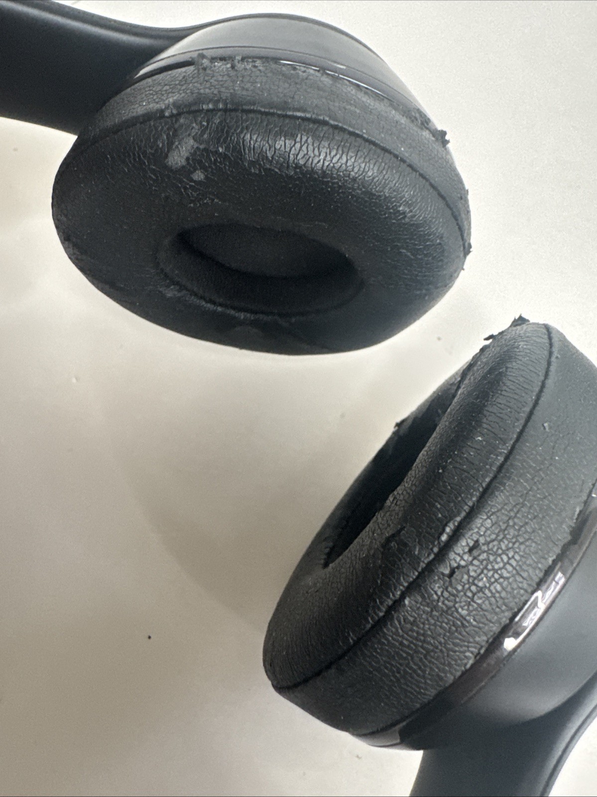 Beats by Dr. Dre Solo3 Wireless Over the Ear Headphone – Matte Black (A1796)