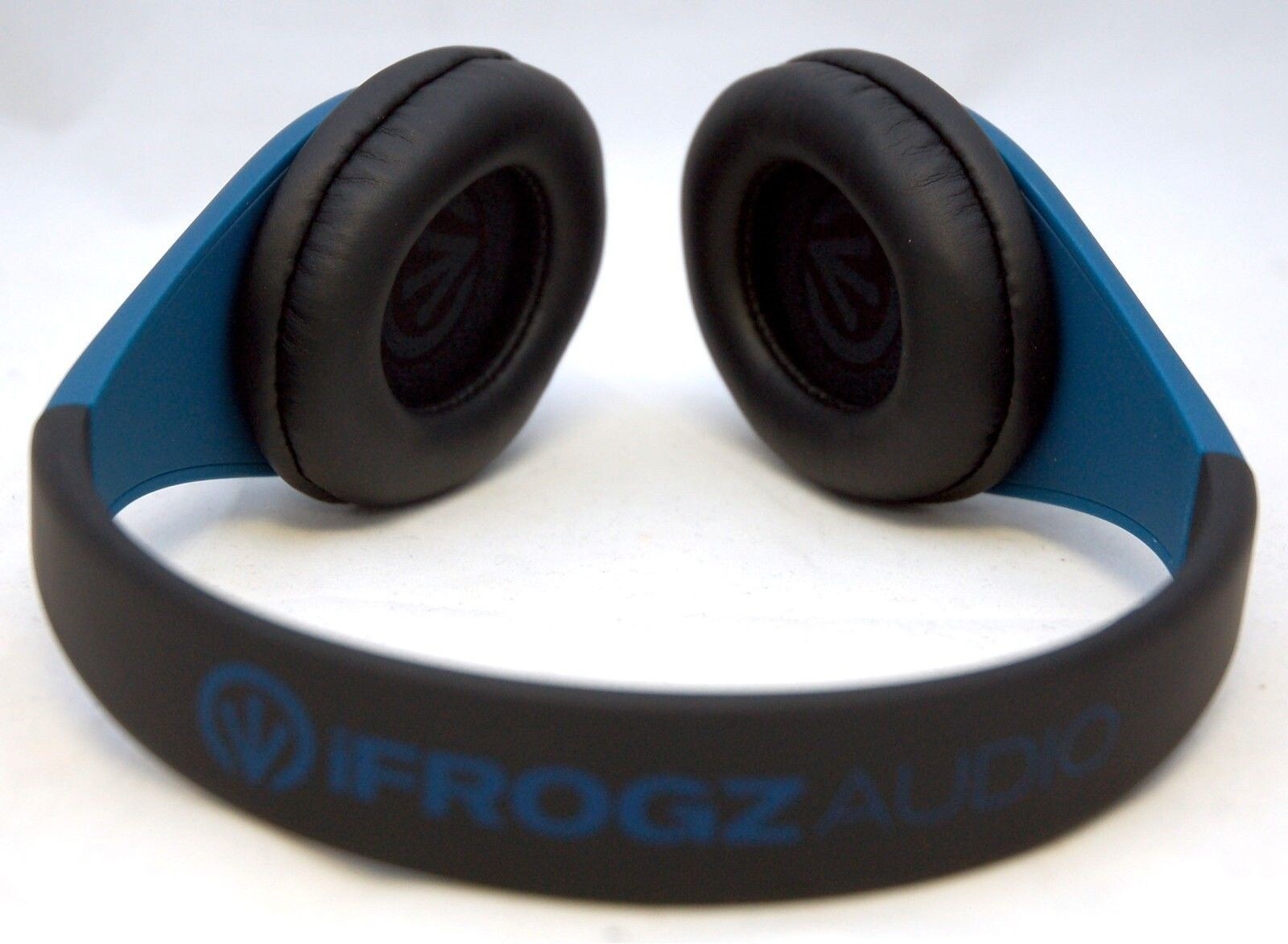 iFrogz CODA Over the Ear Headphones BLUE Stereo Audio Soft Touch MP3 Phone Wired
