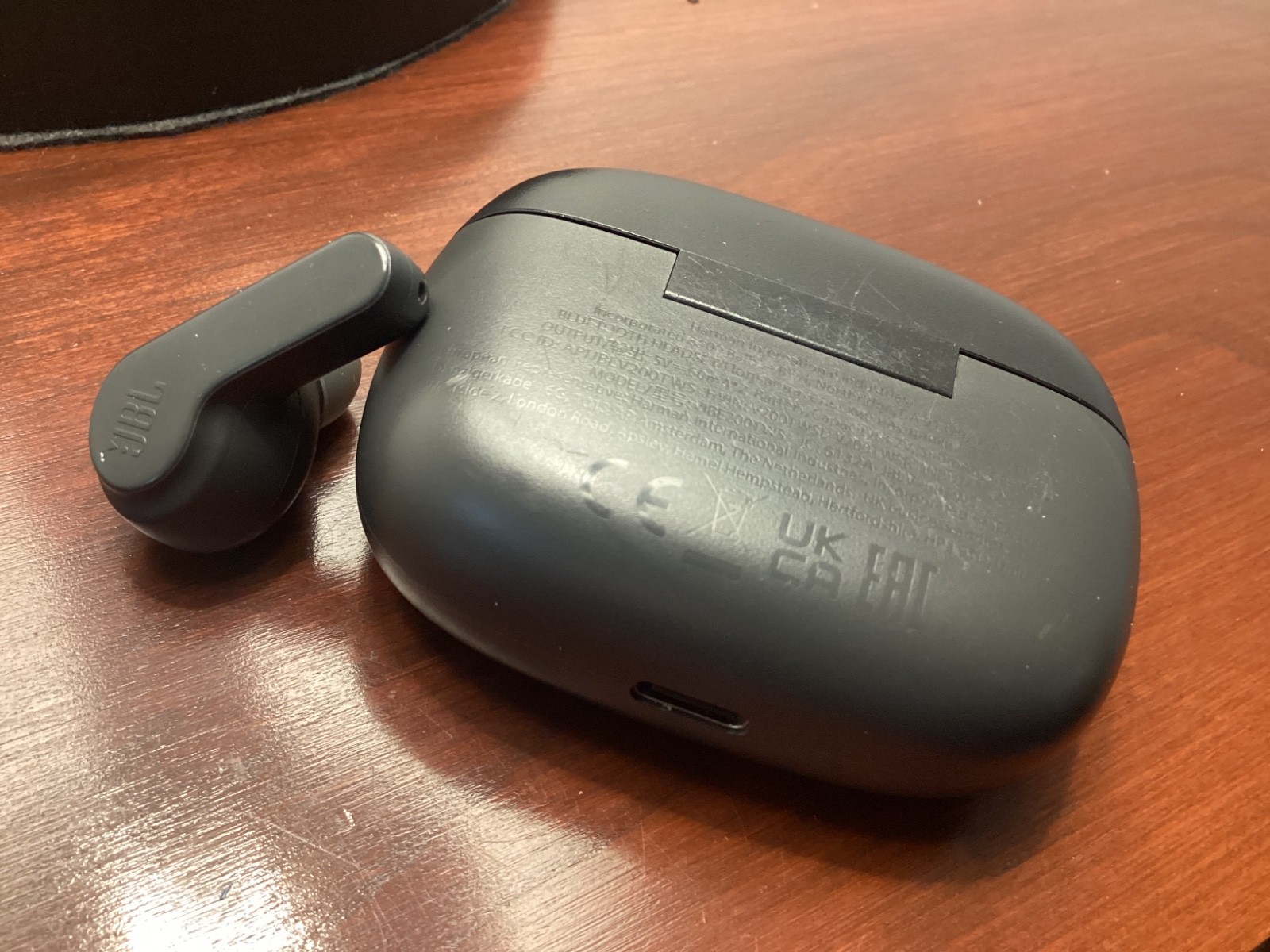 Single (right) JBL ear bud rechargeable