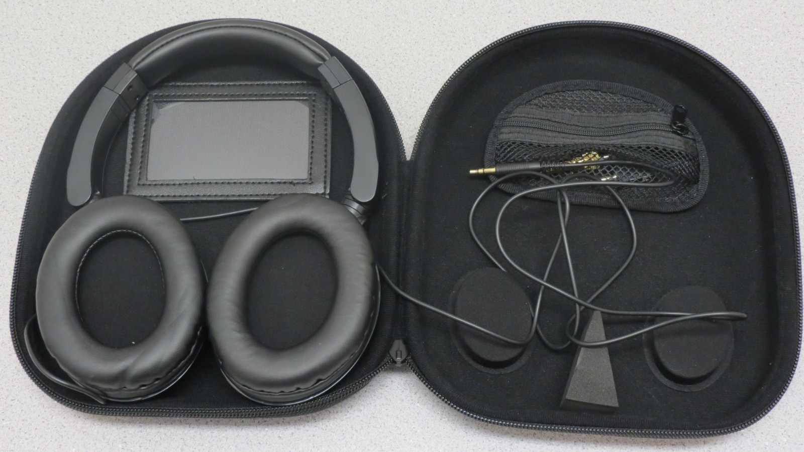 Bauhn Noise-Cancelling Headphones AHP-1192 85% reduction battery Travel Case
