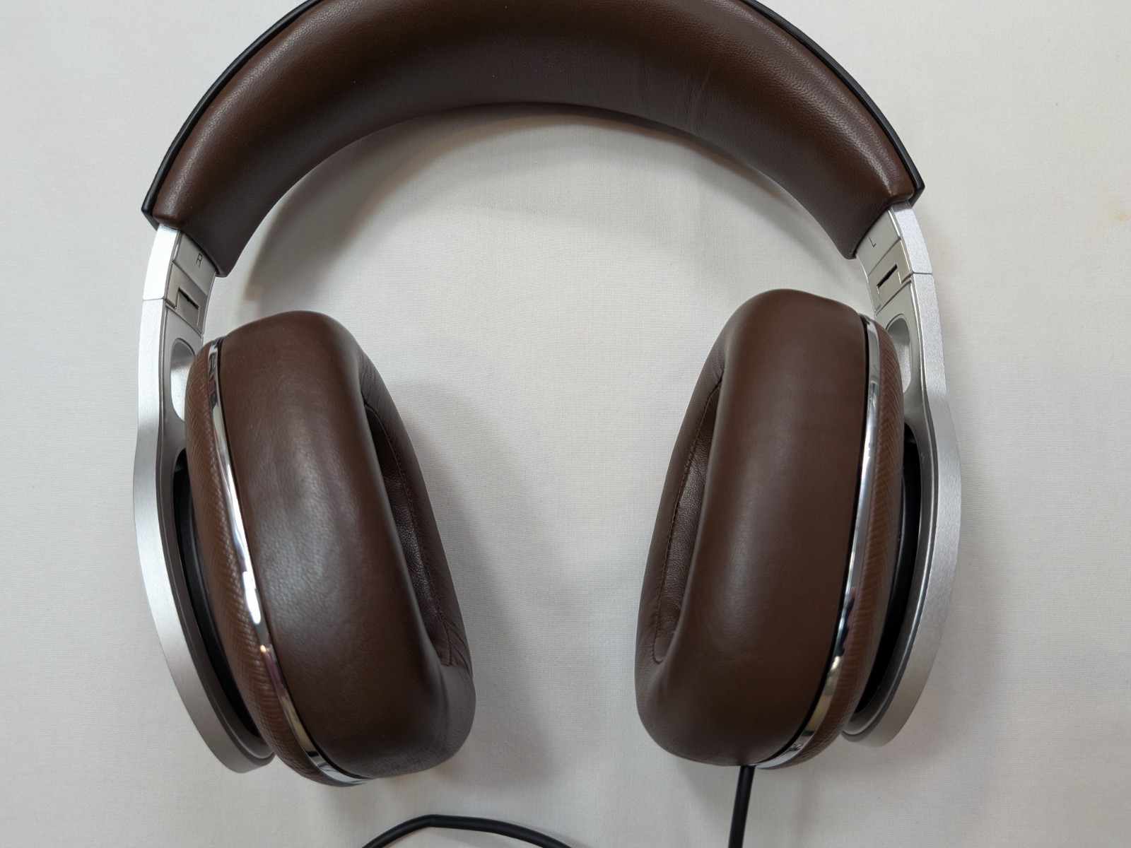 Bowers & Wilkins P9 Signature Headphones with Case – Excellent Condition