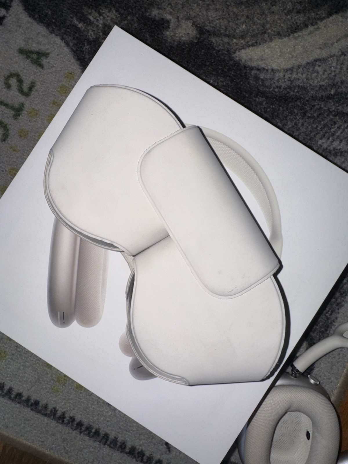 Apple AirPods Max USB-C Starlight Wireless Bluetooth Over-Ear Headphones