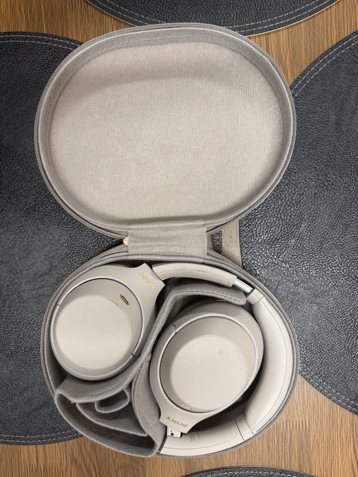 Sony WH-1000XM4 Wireless Bluetooth Noise-Canceling Headphones Silver with Case