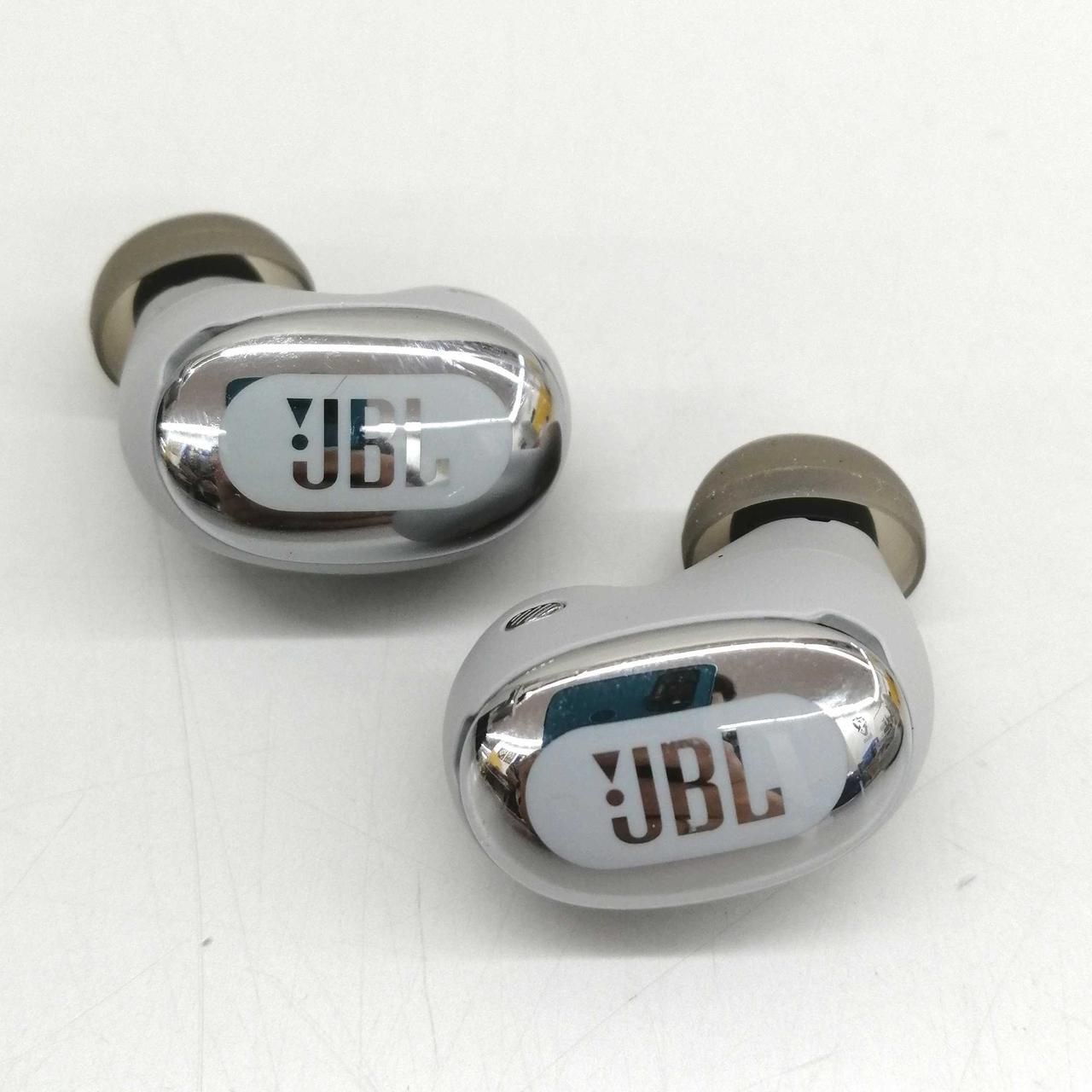 JBL Wireless Earbuds Live Free 2 tws Used