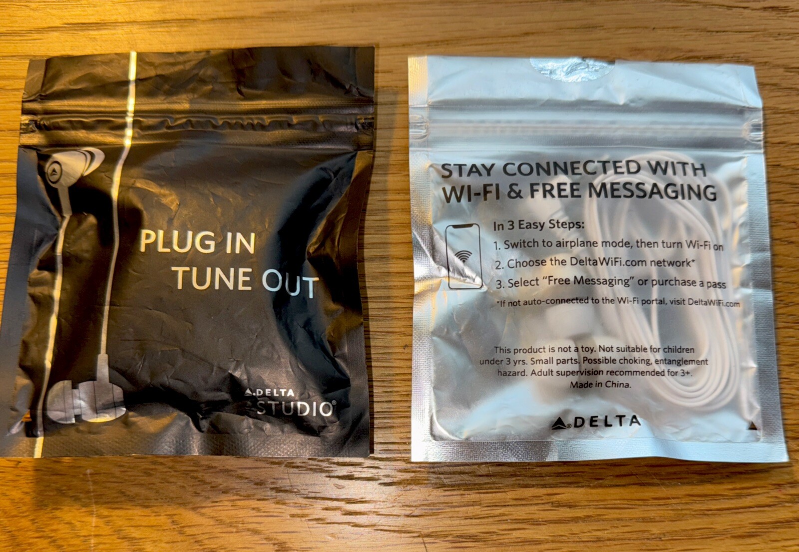 Delta AirlinesStudio Wired Earbuds “Plug In-Tune Out” – NEW- Unopened