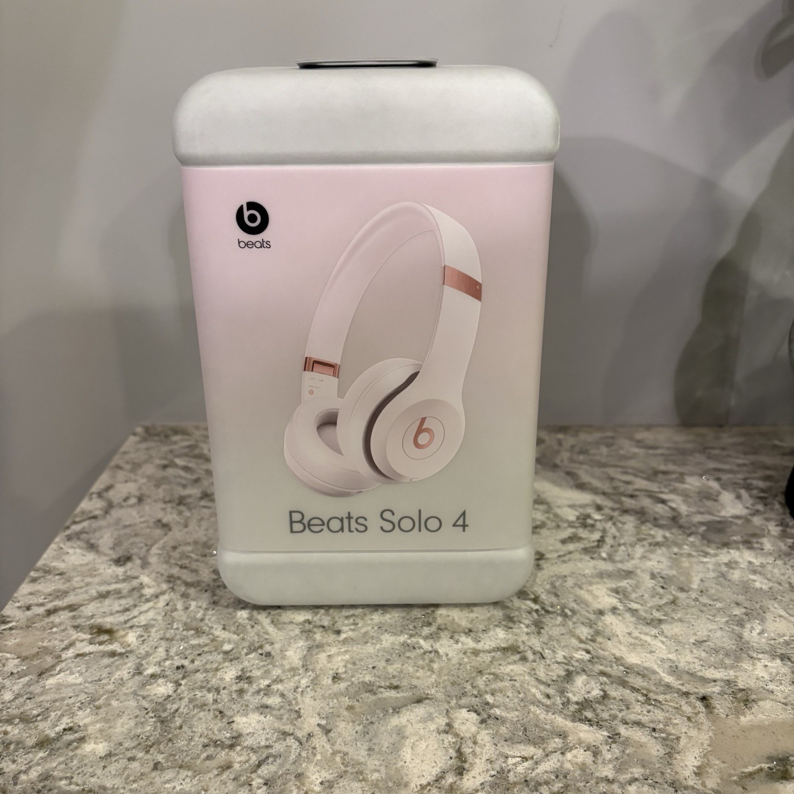 New Beats Solo 4 Bluetooth Wireless On-Ear Headphones Cloud Pink MUW33LL/A
