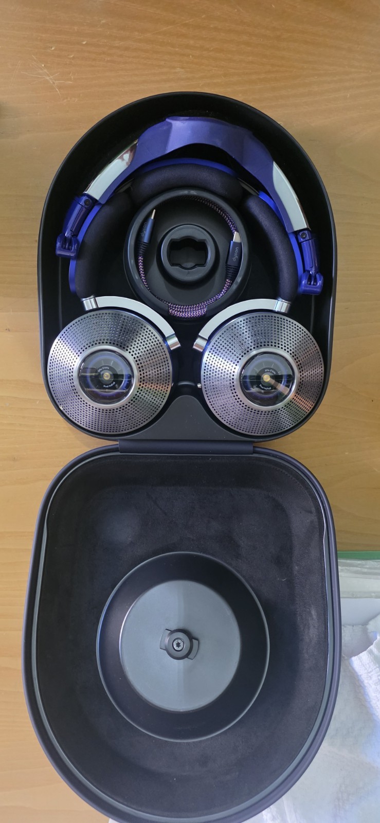 Dyson Zone Absolute+ Headphones with airpurifyng