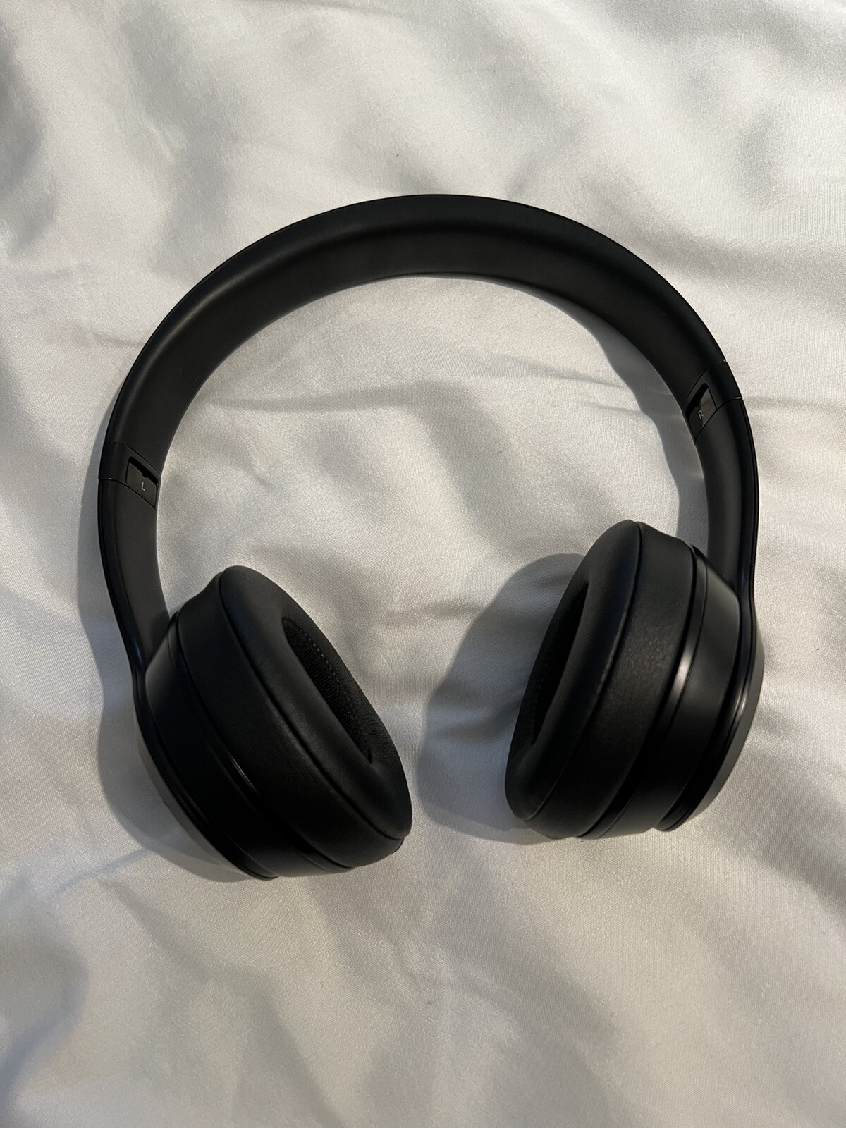 Beats by Dr. Dre Solo3 Over the Ear Headphone – Gloss Black