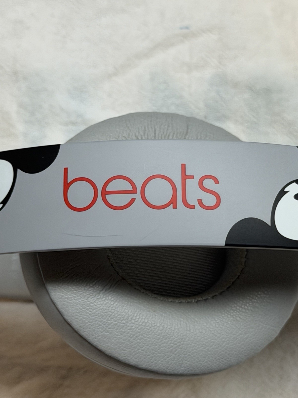 Beats by Dr. Dre Solo3 Wireless Headphones – Mickey’s 90th Anniversary Edition