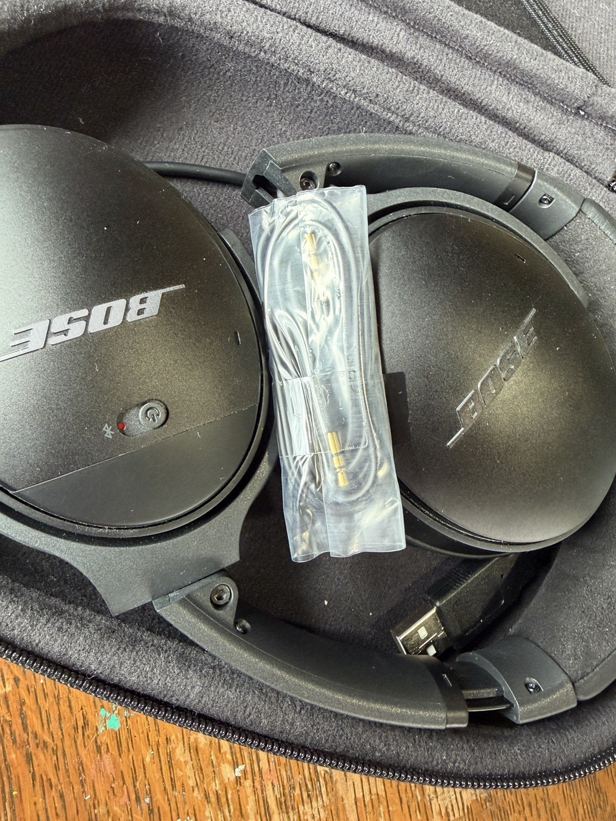 Bose Black Over-Ear Headphones 3.5mm Jack with Carrying Case and Cable