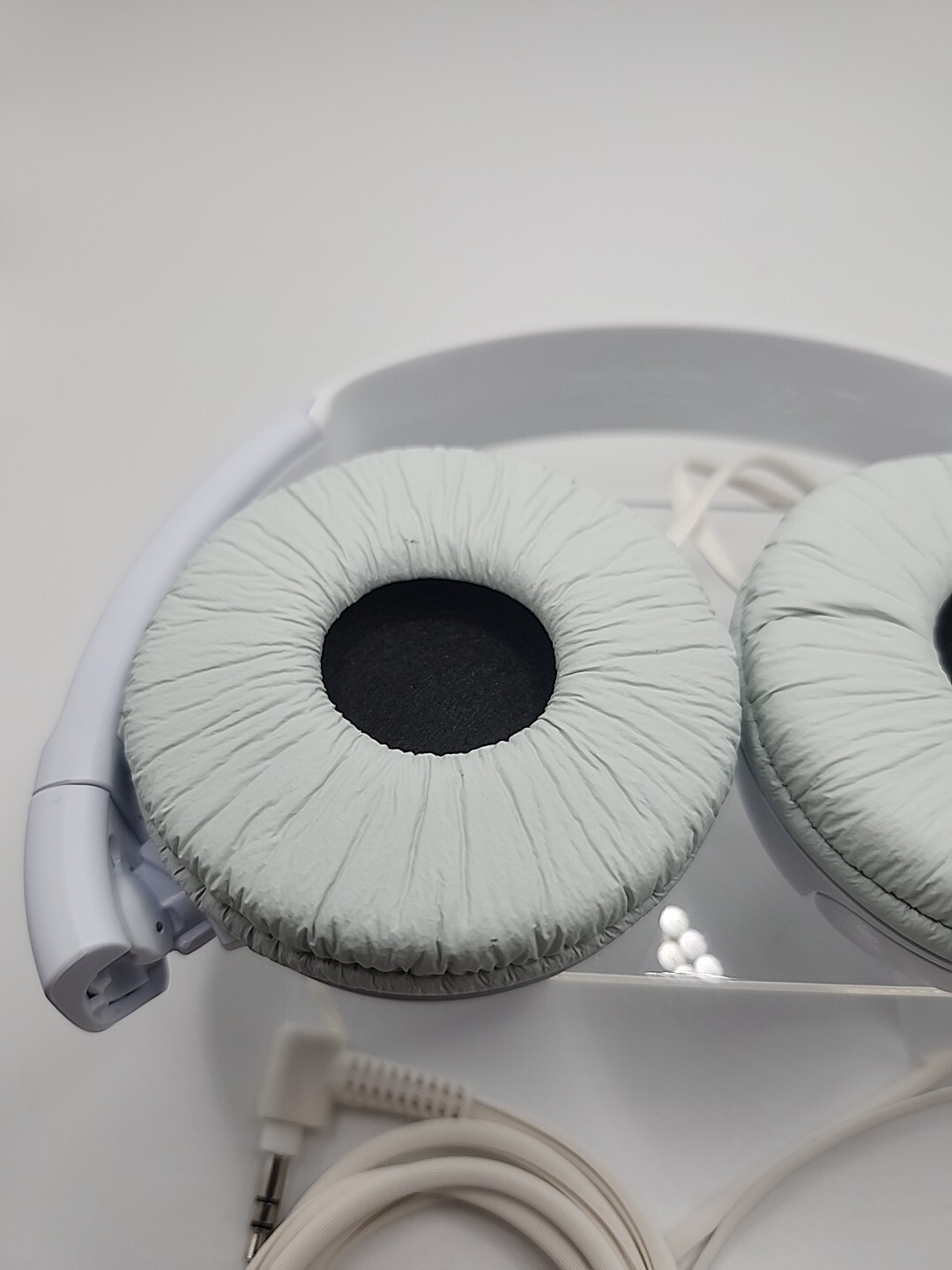 Sony MDR-ZX110 Ear-Pad (On the Ear) Headband Headphones – White