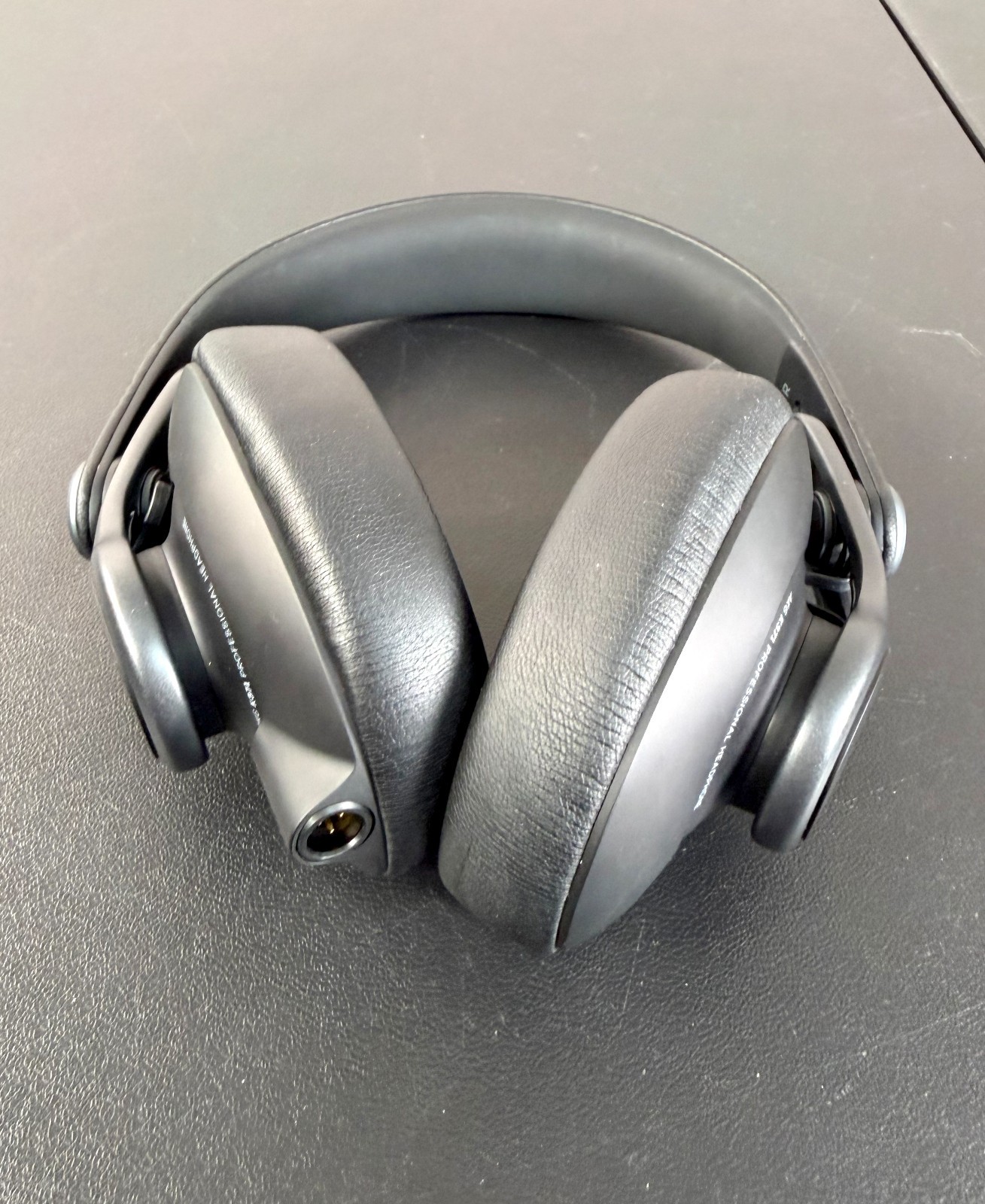 AKG K371 Over-Ear Oval Closed-Back Pro Studio Headphones 50MM Drivers / Swivel
