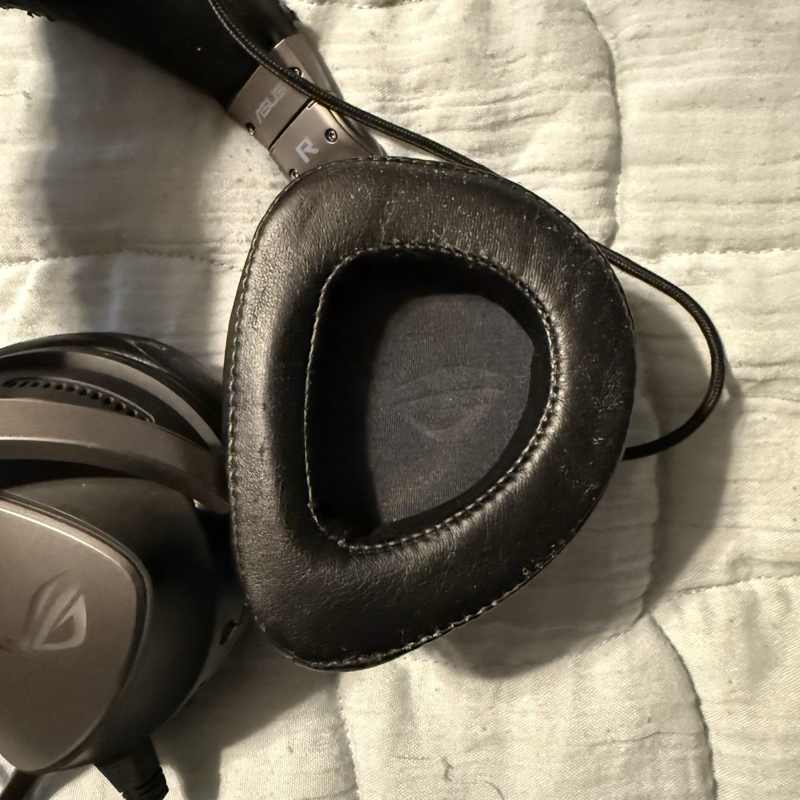 ASUS Headphones Wired – On Ear – See Description And Photos