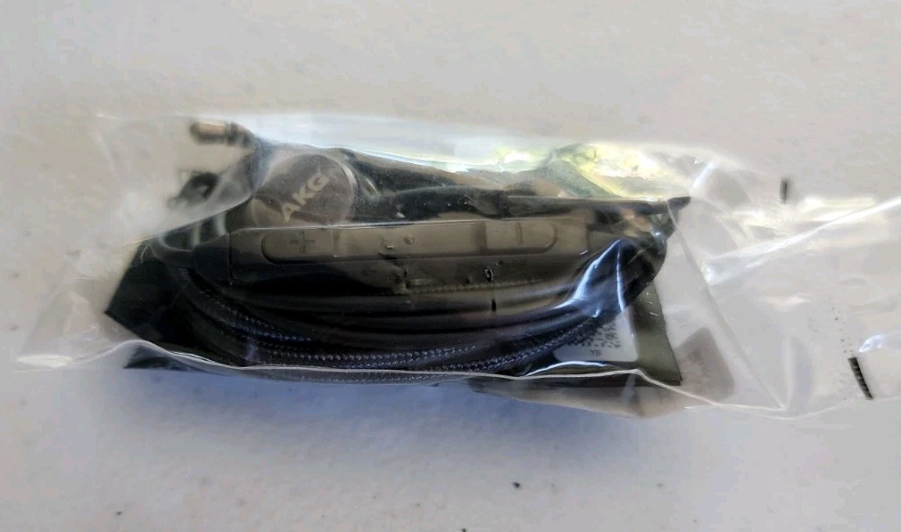 AKG EO-IG955 Samsung In-Ear Headphones Univ Compt w/ Built-in Microphone NIB