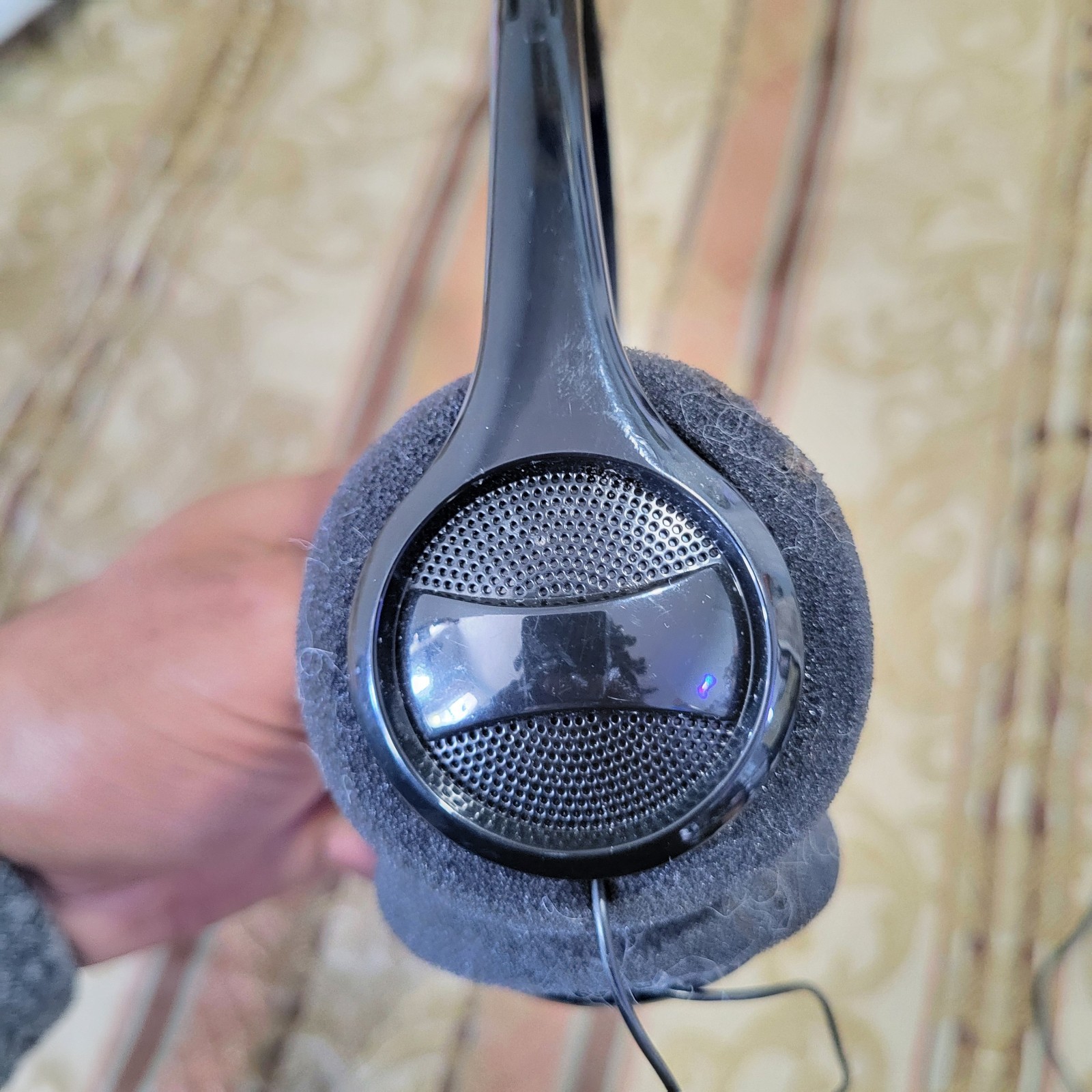 ONN On-Ear Headphones Lightweight Design and Adjustable 3.5mm Aux Plug 131407