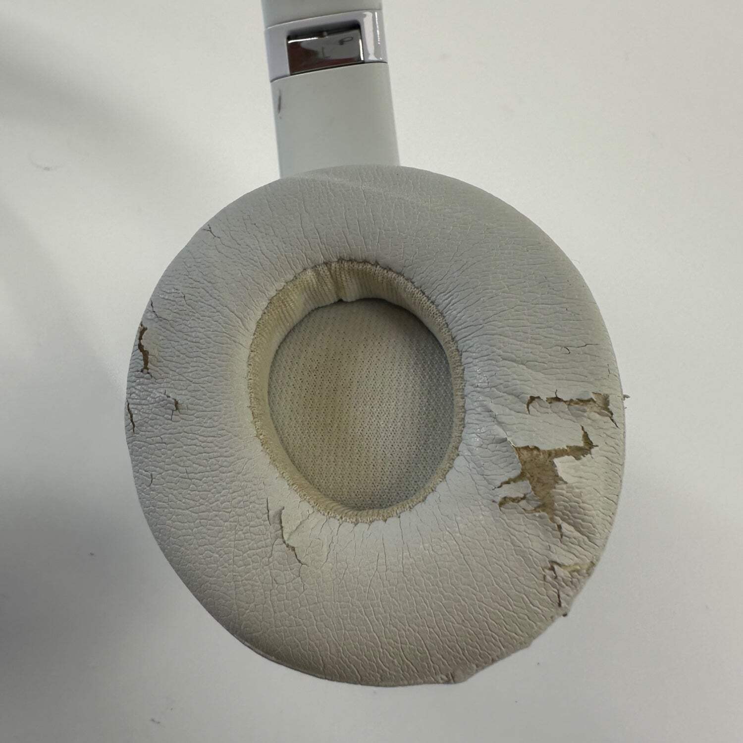 Beats Solo2 Wired Over-Ear Headphones White B0518