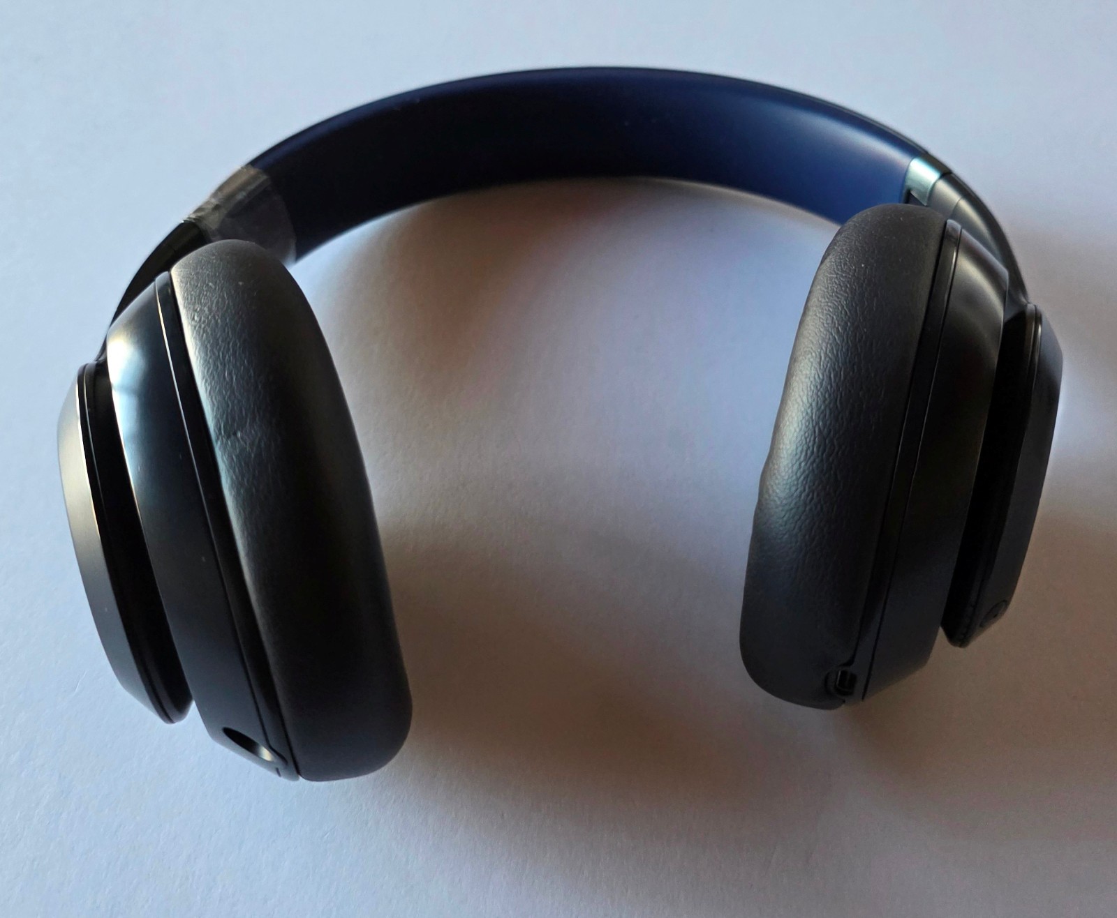 Navy Blue Beats Studio Pro Wireless Headphones MQTQ3LL/A – Works but Taped Band