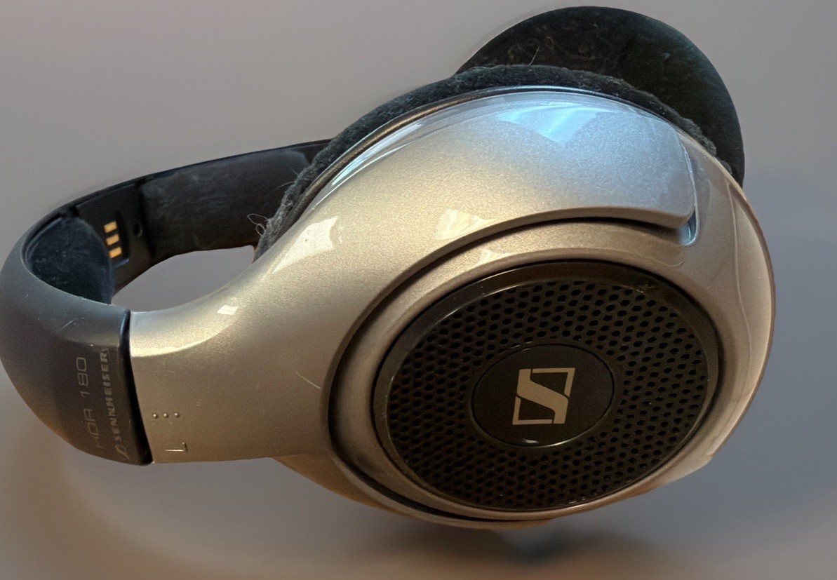 Sennheiser HDR180 Digital Wireless Receiver Headphone ONLY (requires the RS180)!