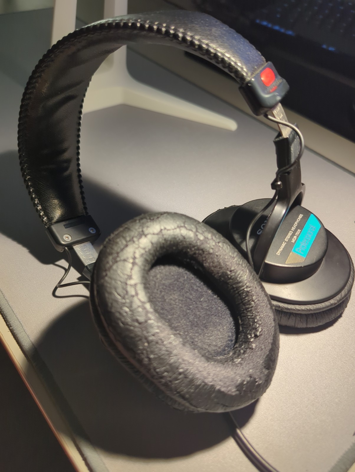 Sony MDR-7506 Professional Over-Ear Stereo Headphones 6.35mm Black