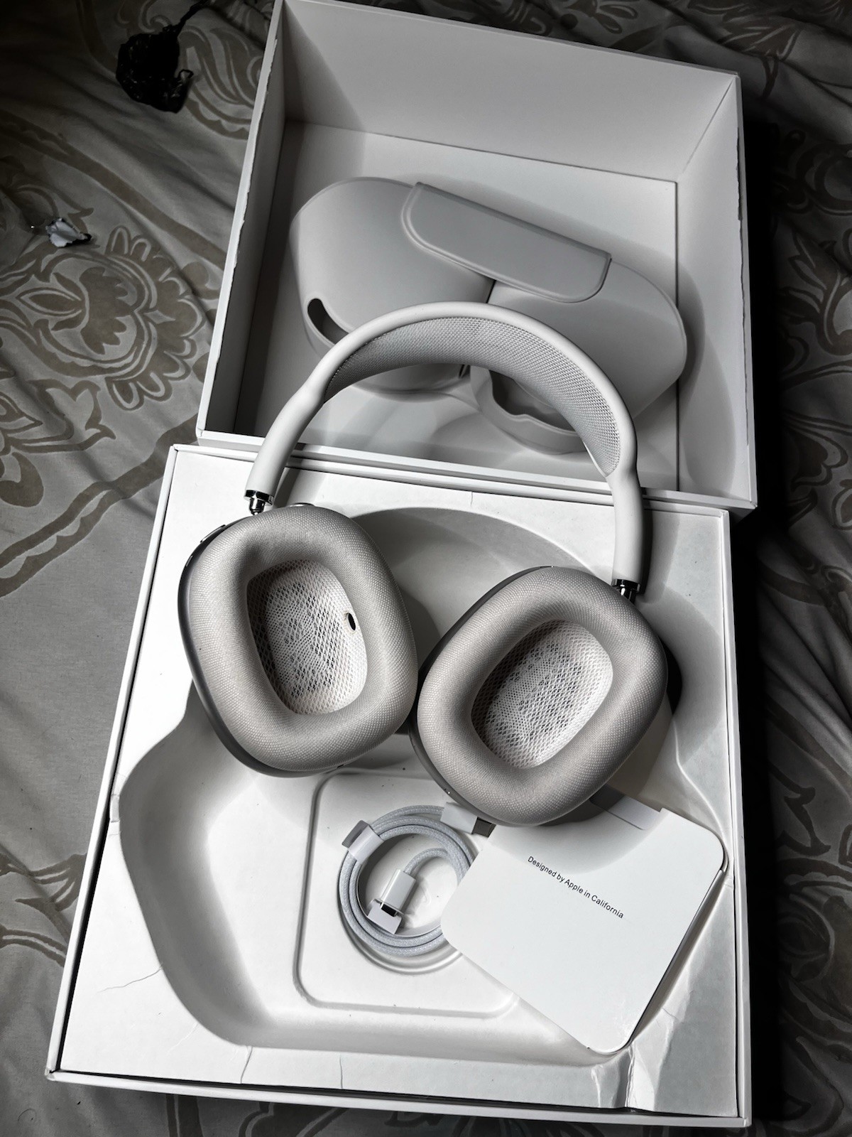 Apple AirPods Max Wireless Bluetooth Over-Ear ANC Headphones White/Silver