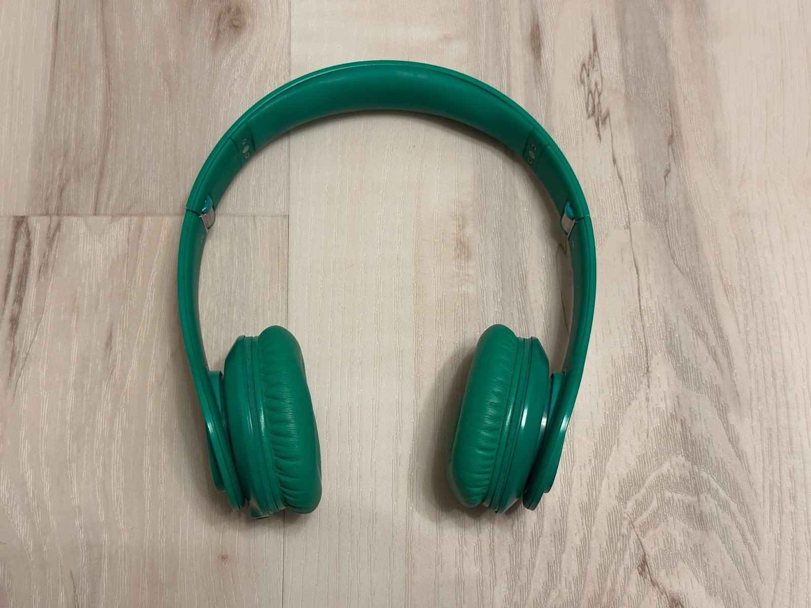 Beats by Dr. Dre Solo HD Wired on Ear Headphones with Box – GREEN – No Aux Cord
