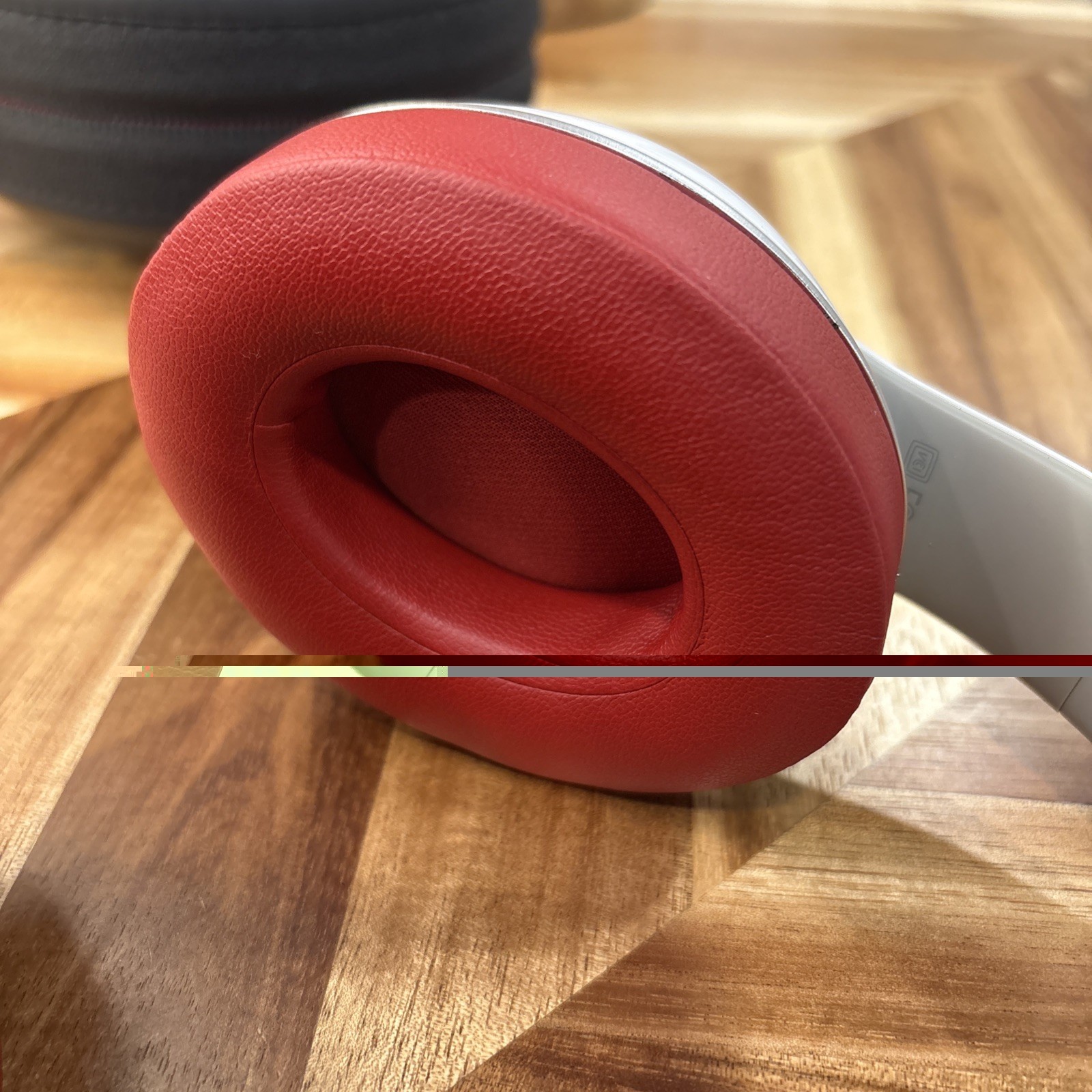 Beats by Dr. Dre Studio 2.0 White Red Over The Ear Wired Headphones Model B0500