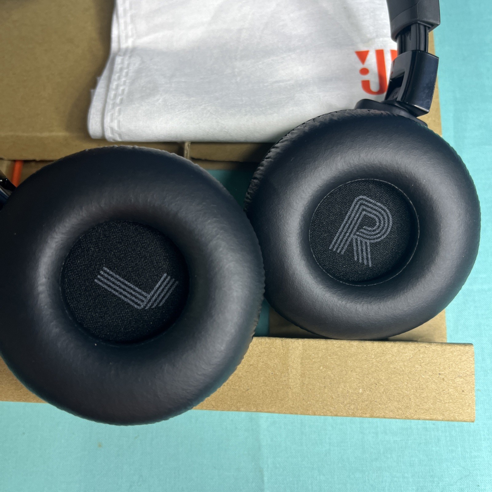 JBL Tune 670NC – Adaptive Noise Cancelling Wireless On-Ear Headphones Black