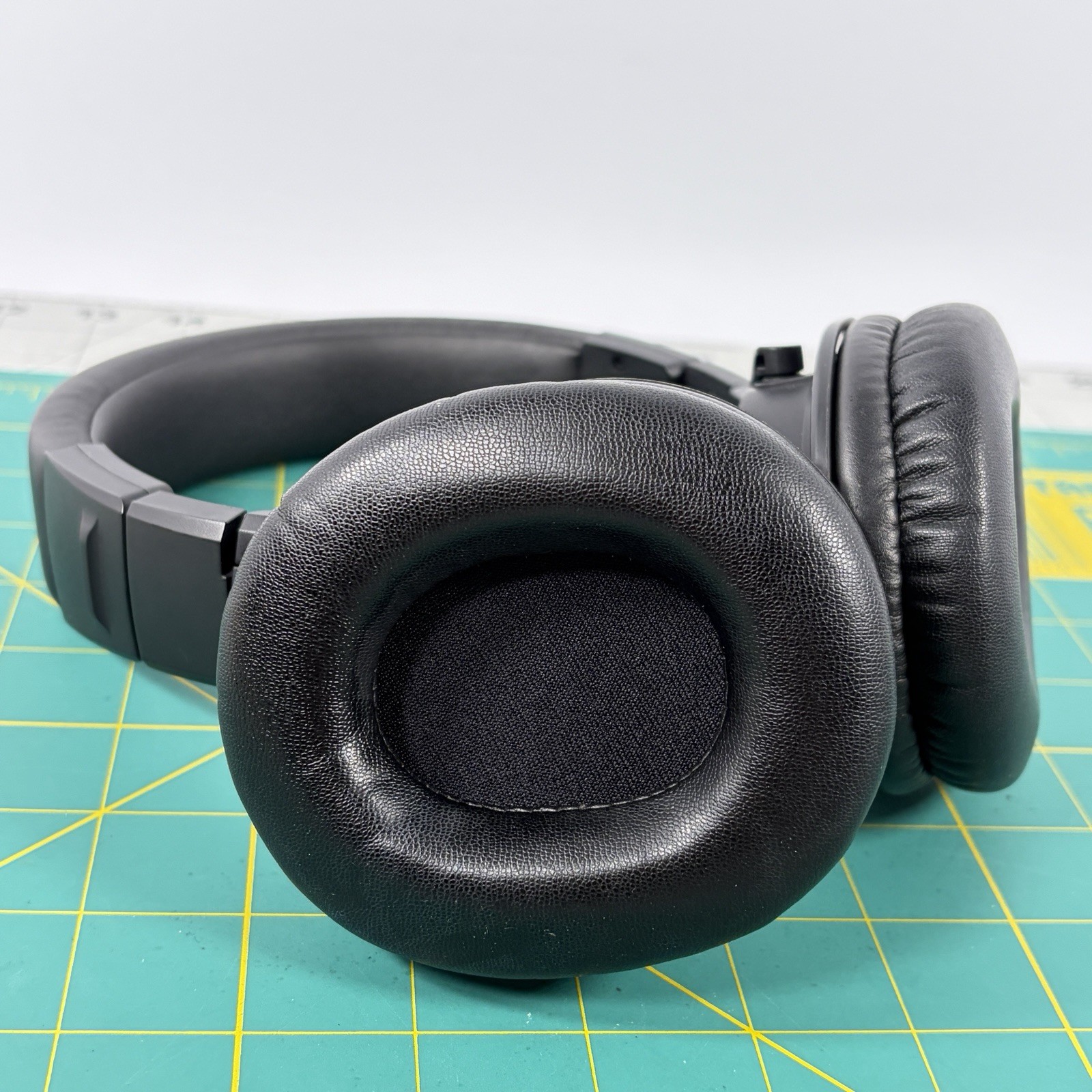 Audio-Technica ATH-M40x Professional Studio Monitor Headphones Black Tested