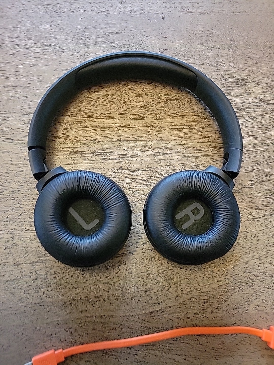 JBL TUNE500BT On-Ear Headphones Black Headband Ear-Cup **Charger INCLUDED