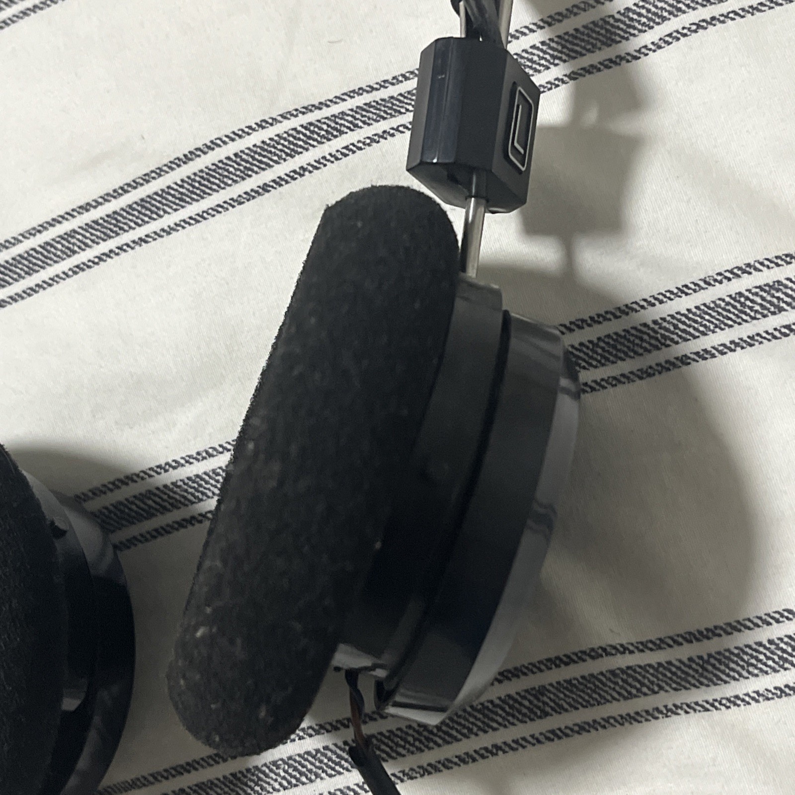 Grado SR80 On-Ear Wired Headphones – Black