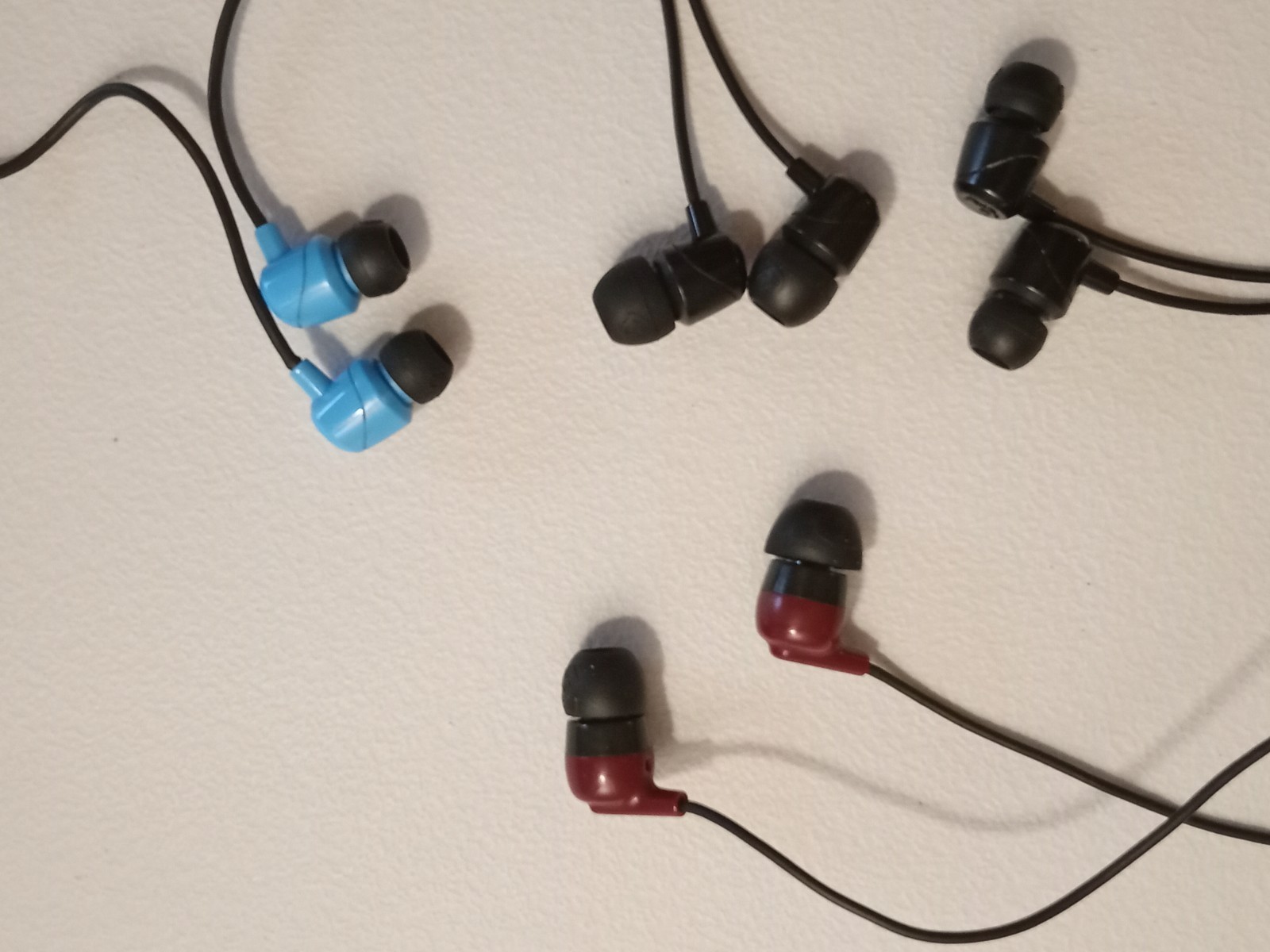 Skullcandy Earbuds Lot of 4. Used, Clean w/Spare Silicone Ear Tips