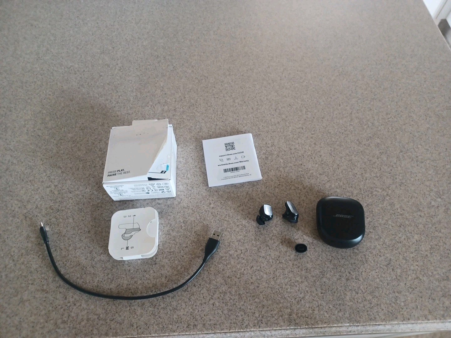 Bose QuietComfort QC Ultra Earbuds Black/Gray – *Broken Right Earbud*
