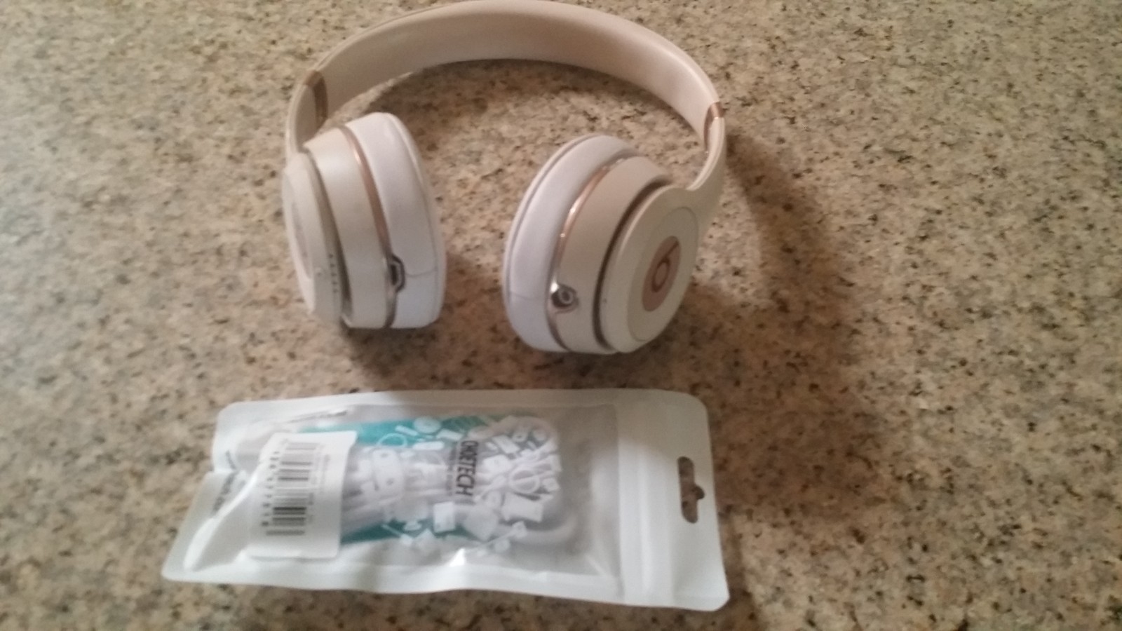 Beats by Dr. Dre Solo 3.0 Wireless Bluetooth On-Ear headphones saint Gold