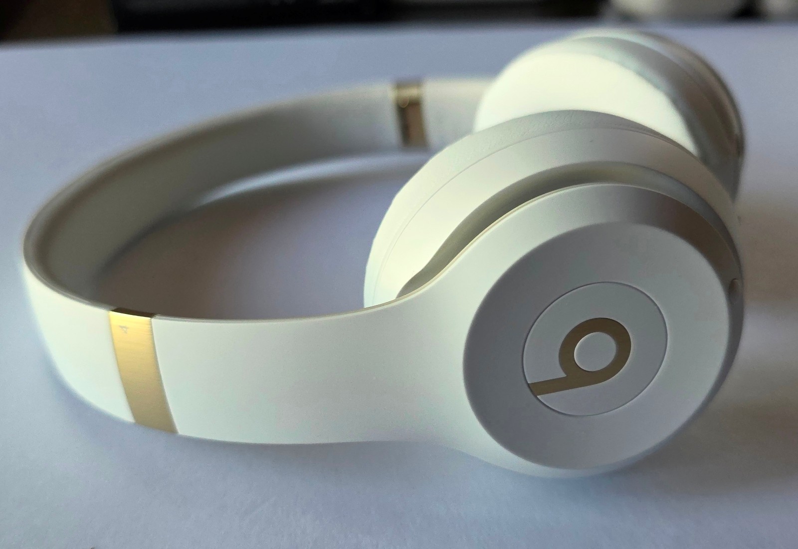 Unused OEM White & Gold Beats Solo 4 Wireless Headphones MC2M4LL/A in Bulk Pkg