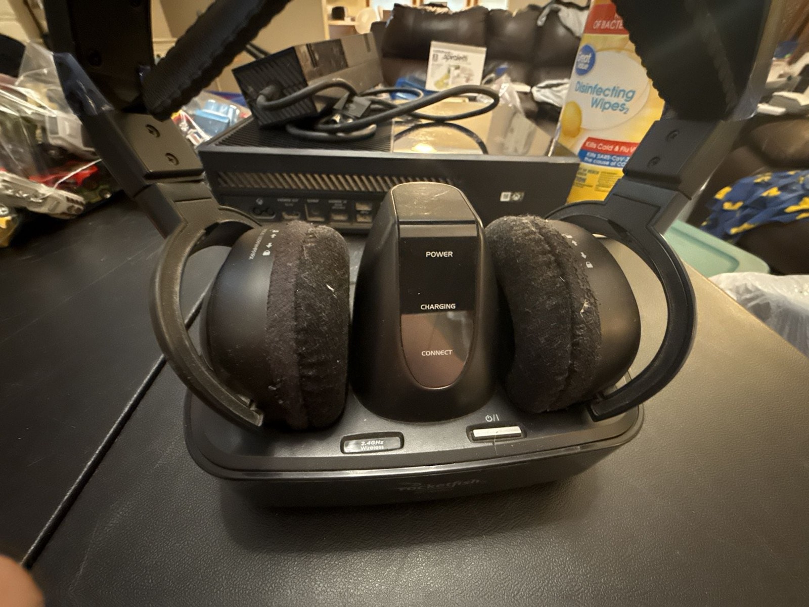 Rocketfish RF-WHP01 2.4GHz Wireless Stereo Headphones with Charging Base