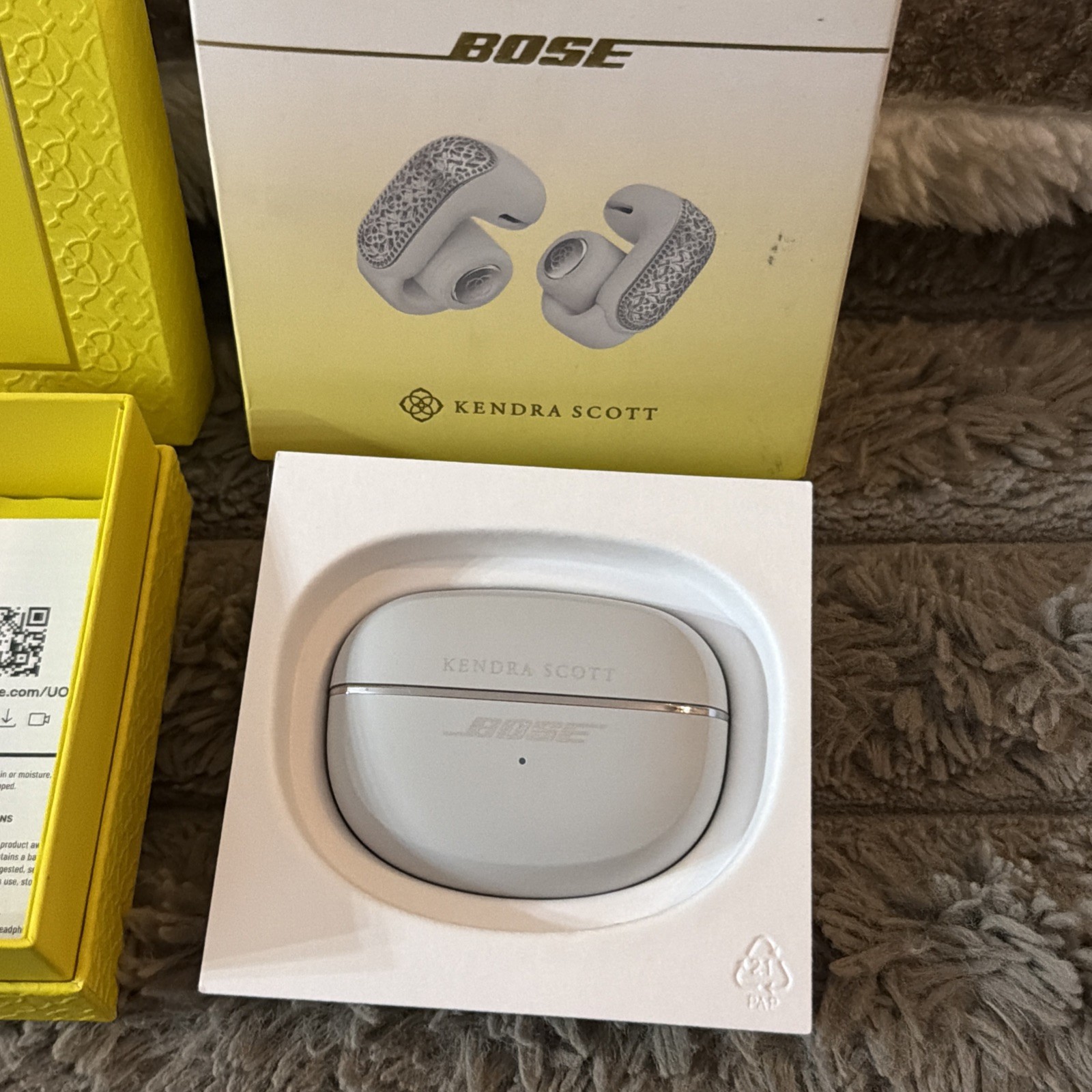 Bose x Kendra Scott Ultra Open Earbuds – Rhodium Filigree “Missing Charger”