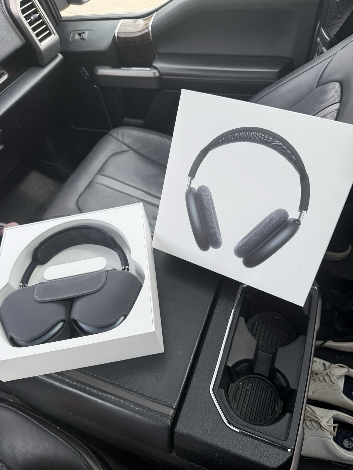 Apple AirPods Max Over-Ear Bluetooth Headphones Black Noise Cancel 40mm