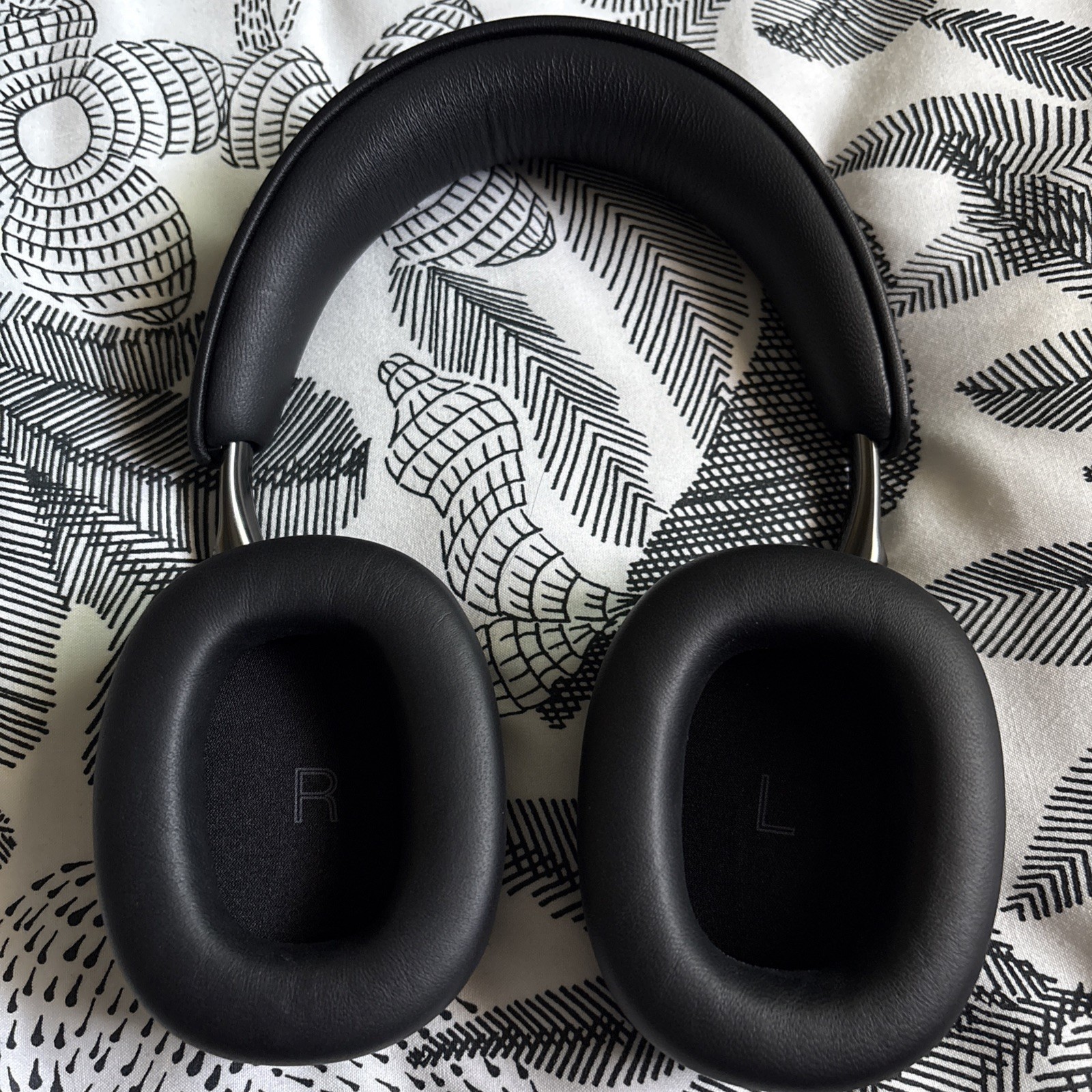 Bowers & Wilkins Px8 S2 Wireless ANC Over-Ear Headphones Onyx Black Hi-Res