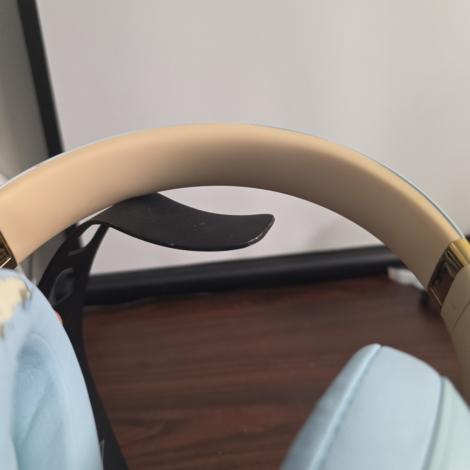 Beats by Dr. Dre Beats Studio3 Wireless Over-Ear Headphones – Crystal Blue