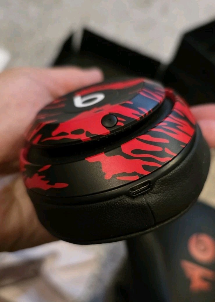 Beats Studio 3 Faze Clan Wireless Headphones Limited Edition Out of Stock RARE